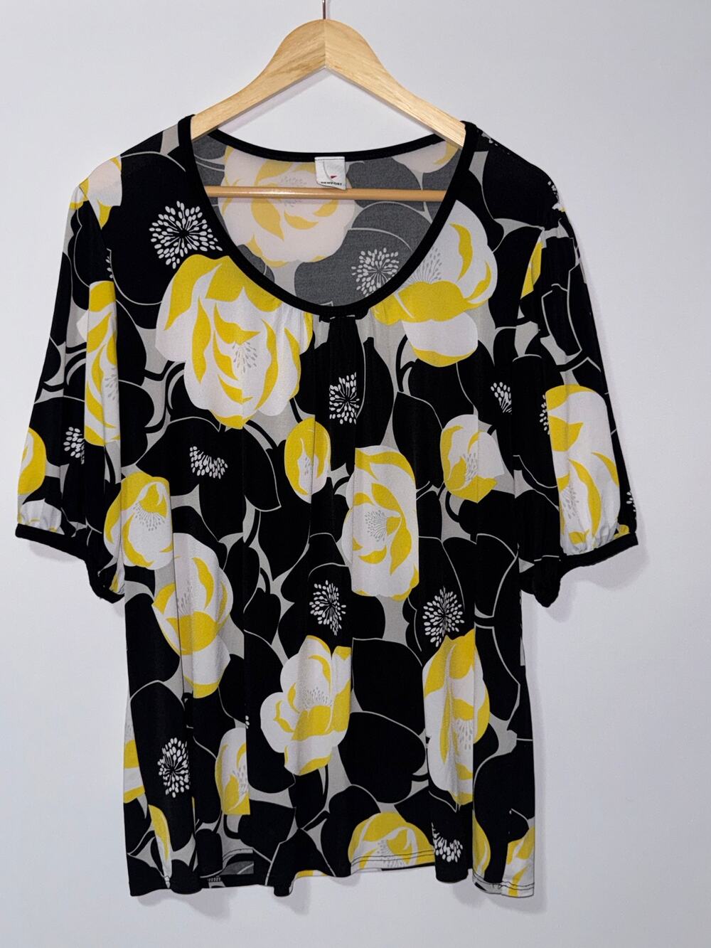 Newport black & yellow short sleeve floral blouse women’s size 1X